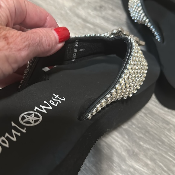 Soul West black rhinestone flip flops. Brand New - Picture 3 of 4